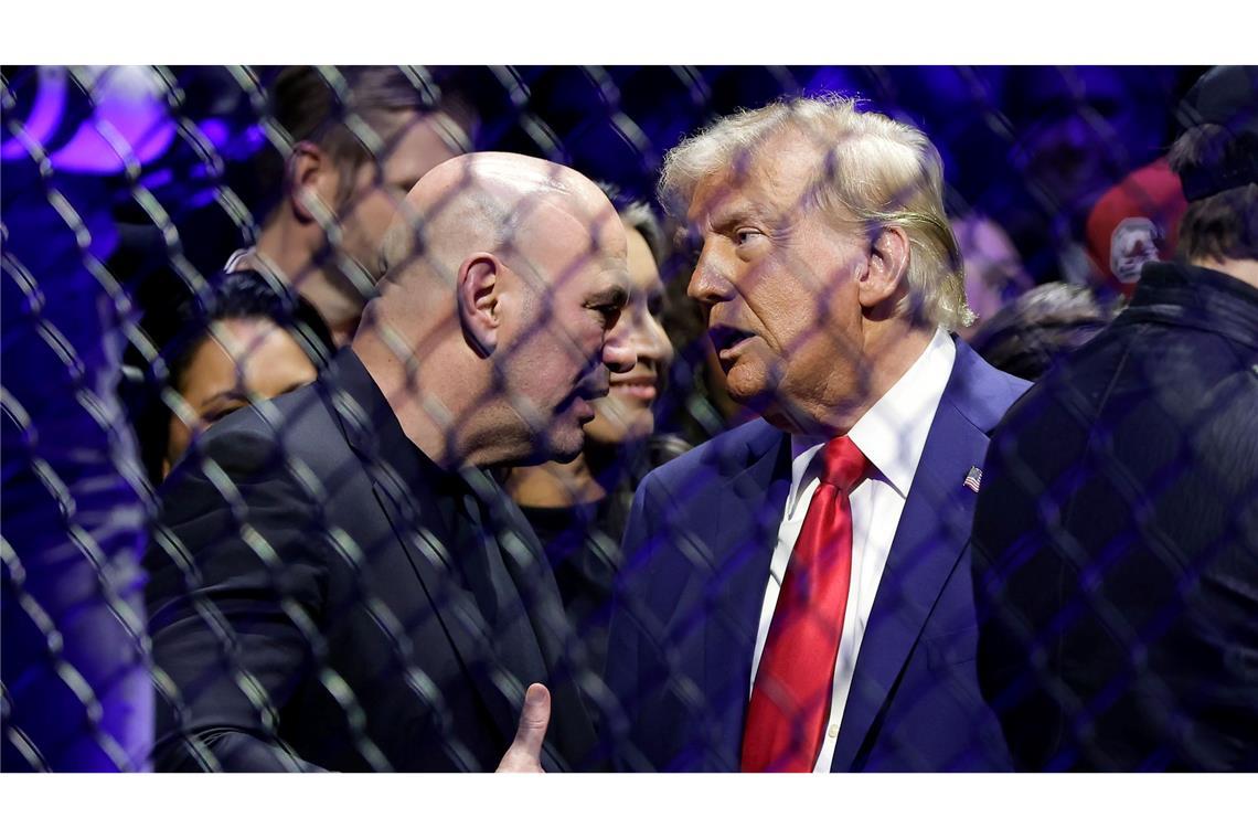 UFC-Boss Dana White (l.) ist ein glühender Anhänger des US-Präsidenten. (Archivbild)