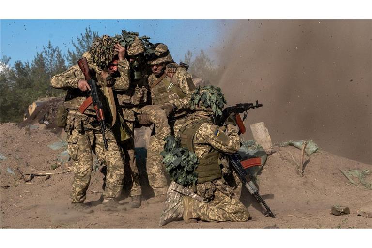 Ukrainische Männer sollen sich einem Einsatz im Krieg gegen Russland künftig schwerer entziehen können. (Archivbild)