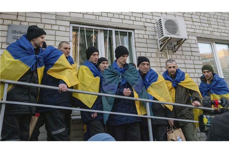 Ukrainische und russische Kriegsgefangene kommen nach Hause. (Archivbild)
