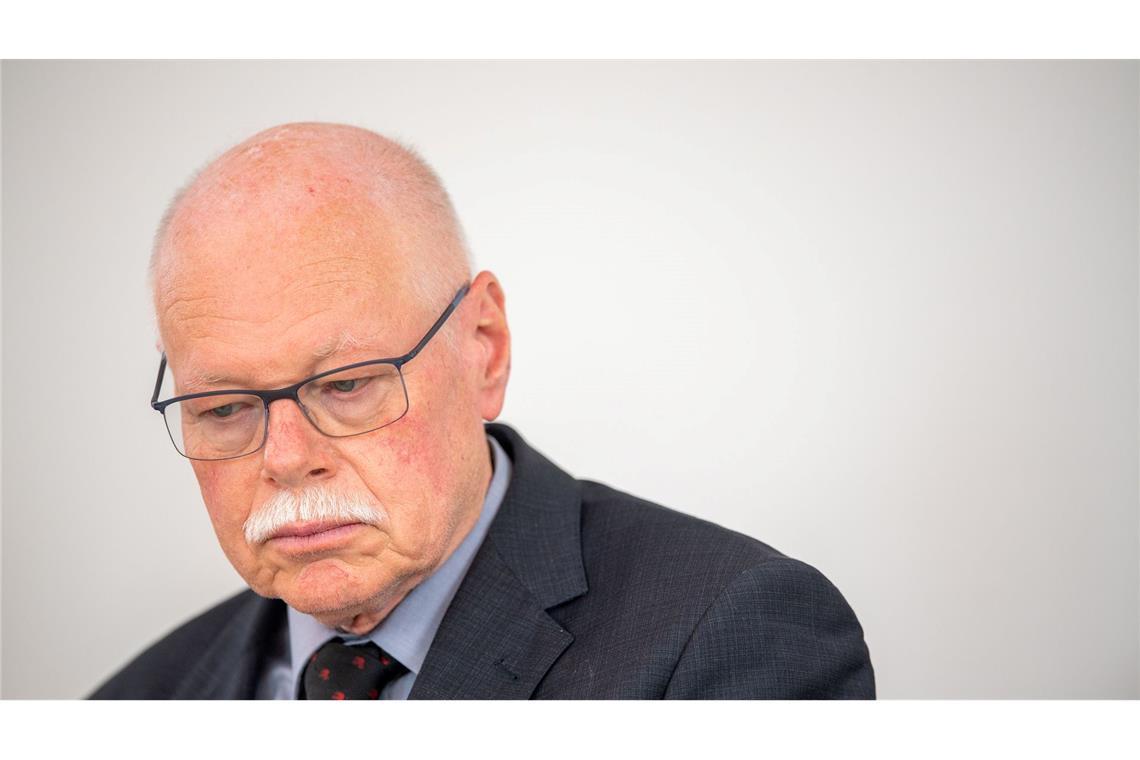 Bremens Innensenator Ulrich Mäurer hört Ende des Jahres auf Ulrich Mäurer kündigte seinen vorzeitigen Rücktritt als Innensenator an. (Archivfoto)