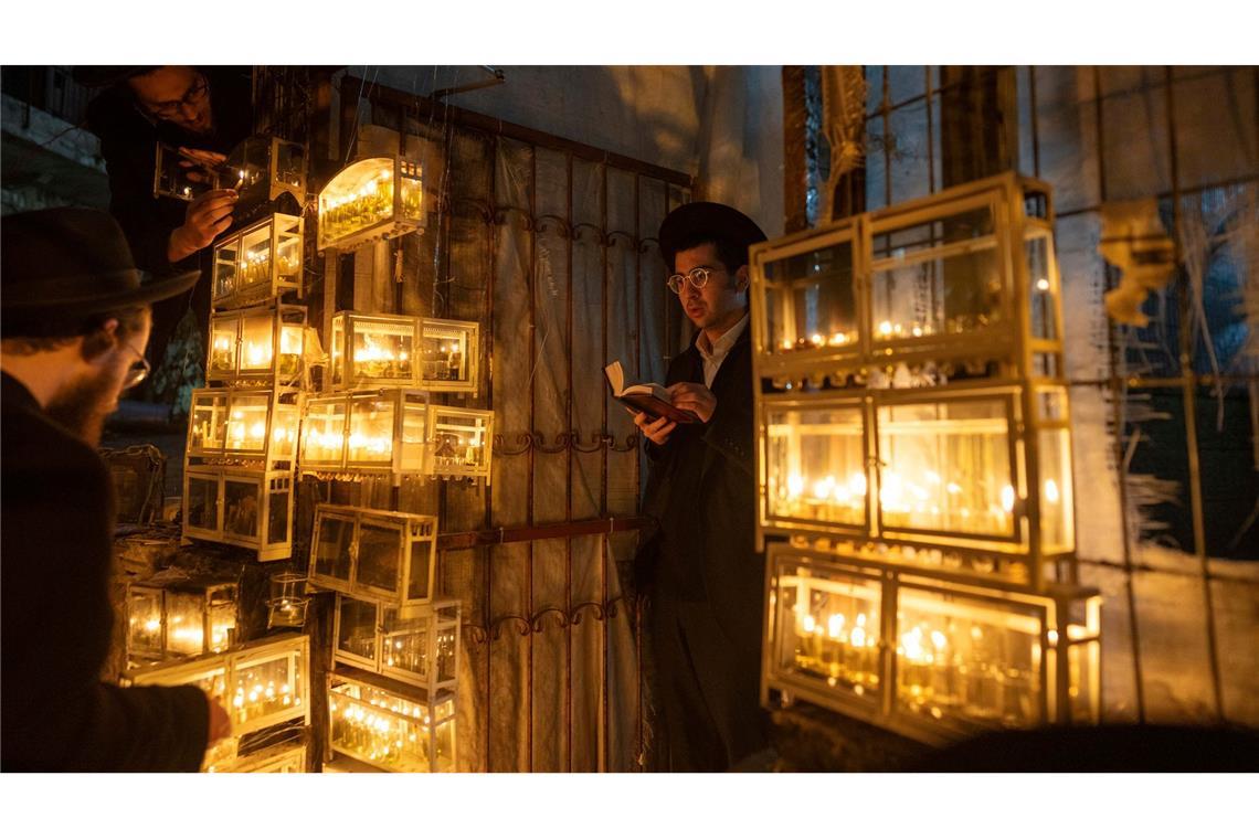 Bilder des Tages Ultraorthodoxe Juden feiern das Lichterfest Chanukka