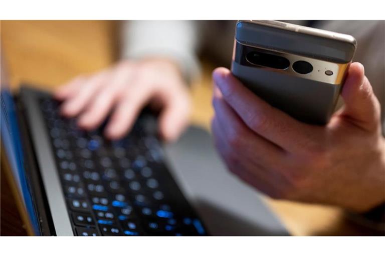 Um 8.51 Uhr erfolgt der erste Online-Einkauf mit ihren Daten, zeigt der Bankauszug. Dann kaufen die Betrüger für mehr als 1400 Euro ein. (Symbolfoto)