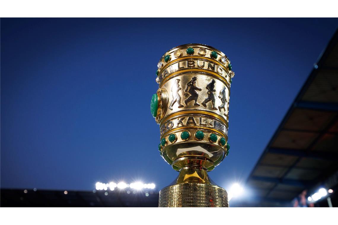 Termine, Tickets, Prämien: So läuft das DFB-Pokal-Finale ab Um diesen Pokal geht es im großen Endspiel von Berlin.