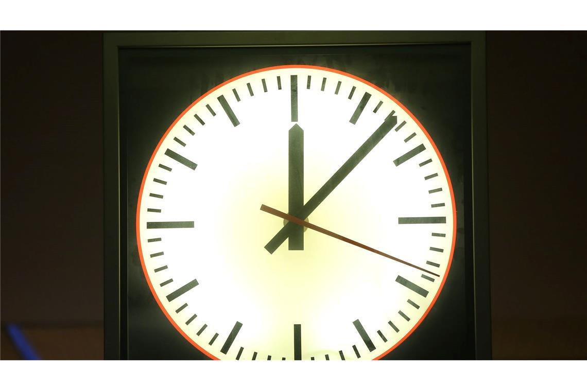 Morgens sieht die Welt ganz anders aus Um Mitternacht fühlten sich die Befragten in der Studie im Allgemeinen am schlechtesten. (Symbolbild)