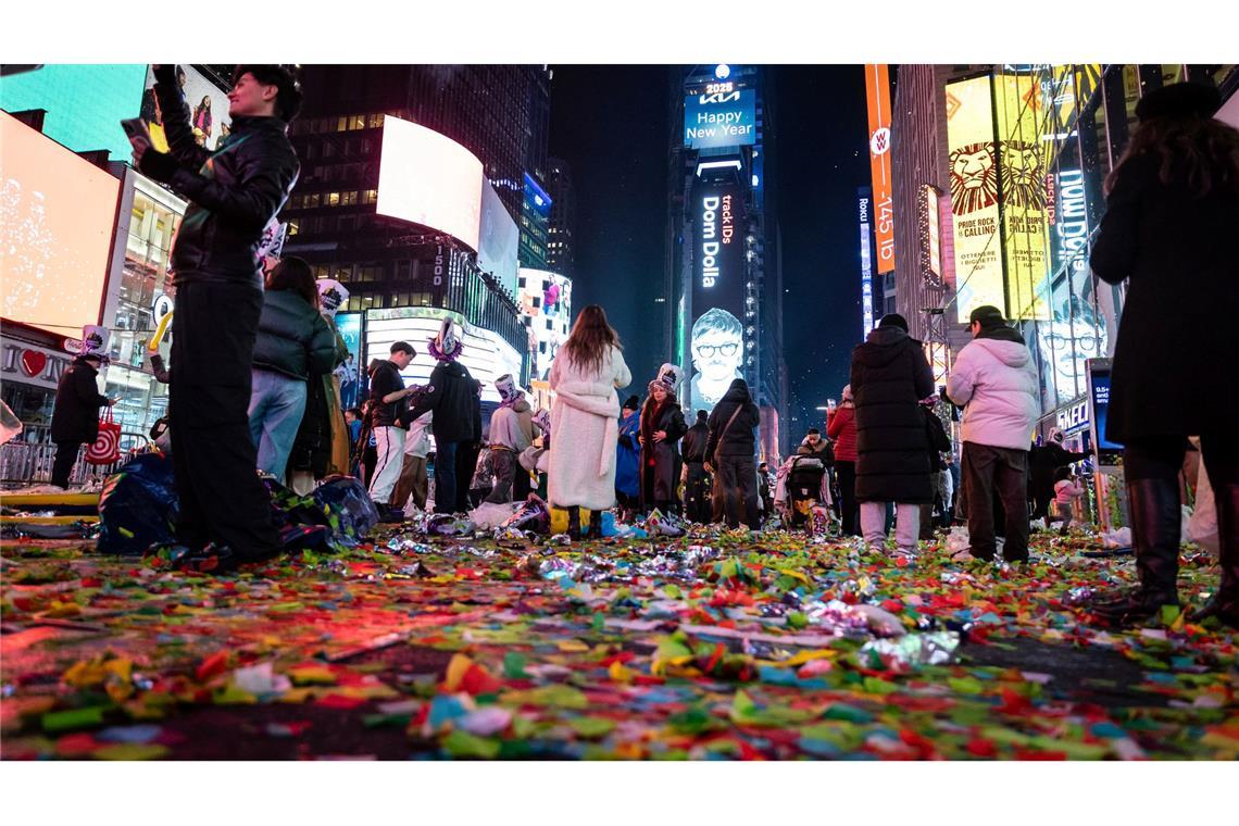 New York feiert Silvester mit Kult-Kristallkugel Um Mitternacht richten sich die Blicke auf das Times-Hochhaus.