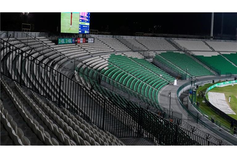 Um Sprit zu sparen, spielt die pakistanische Kricket-Liga seit Donnerstag vor leeren Rängen.