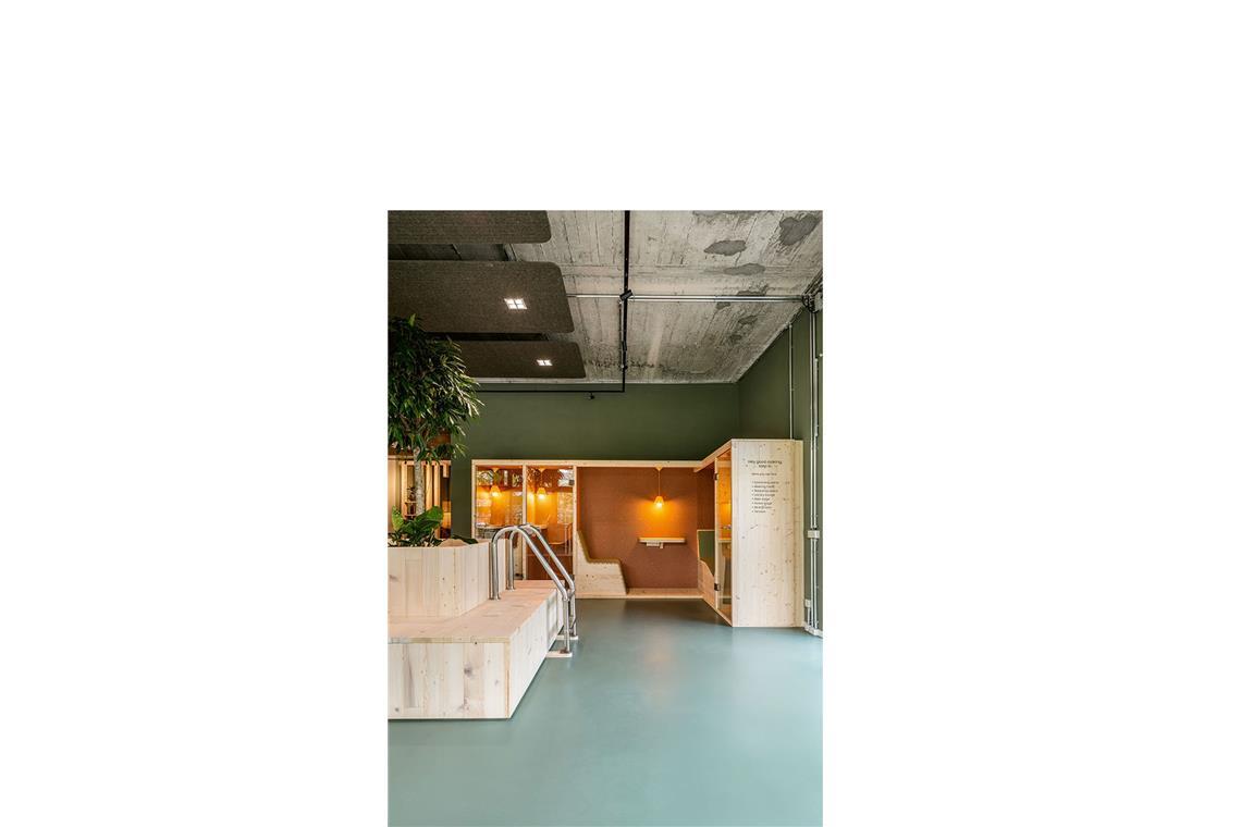 Beste Innenarchitektur Deutschlands gekürt – Stuttgarter Studios erfolgreich Umgebauter Pool – dient nun als Coworking-Space – POHA in Aachen –, gestaltet von Johanna Rybak.