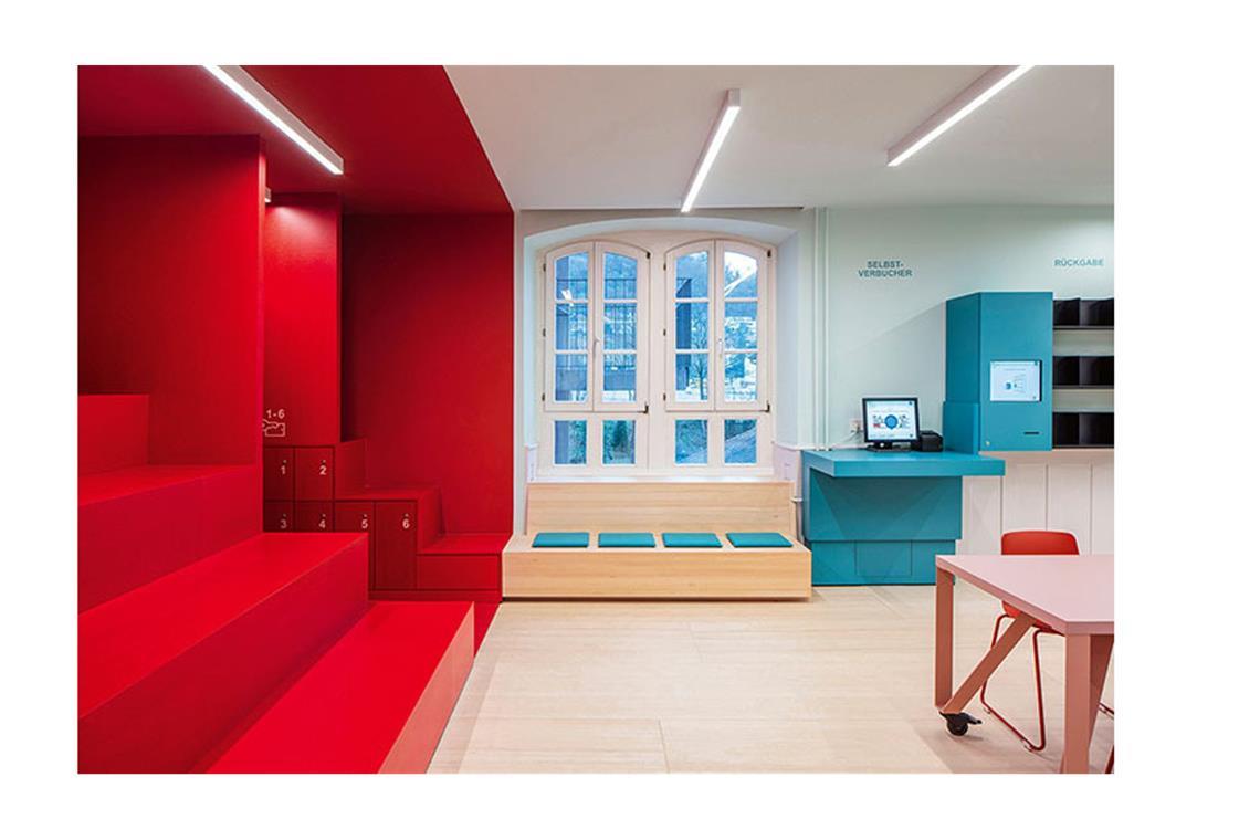 Beste Innenarchitektur Deutschlands gekürt – Stuttgarter Studios erfolgreich Umgestaltete Bibliothek in Waldshut-Tiengen im Süden Baden-Württembergs, für die farbenfrohe Gestaltung verantwortlich zeichnet Innenarchitekt Martin Klein-Wiele von UKW Innenarchitekten aus Krefeld.