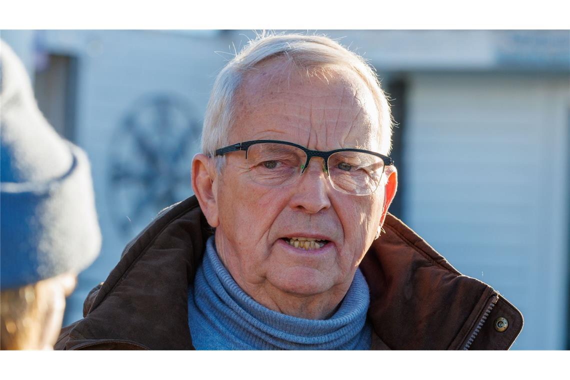 Umweltminister Backhaus (SPD) rät davon ab, "nun wieder in den sogenannten sozialen Medien Verschwörungstheorien verbreiten oder solchen aufsitzen".