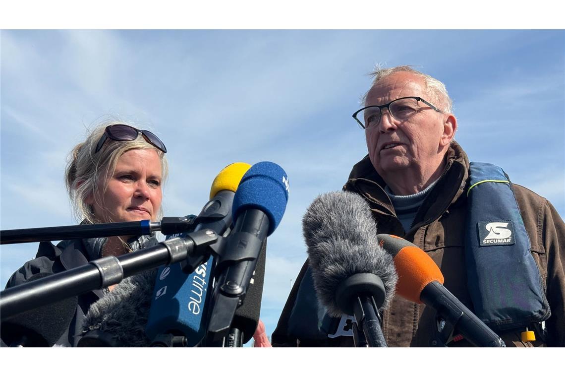 Umweltminister Till Backhaus (SPD, r) zeigte sich erleichtert.