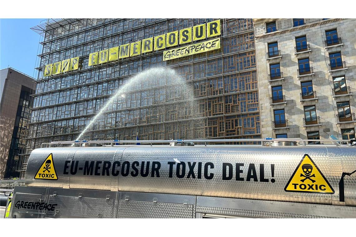 Umweltschützer sehen das Abkommen kritisch und haben in der Vergangenheit bereits häufig protestiert. (Archivbild)