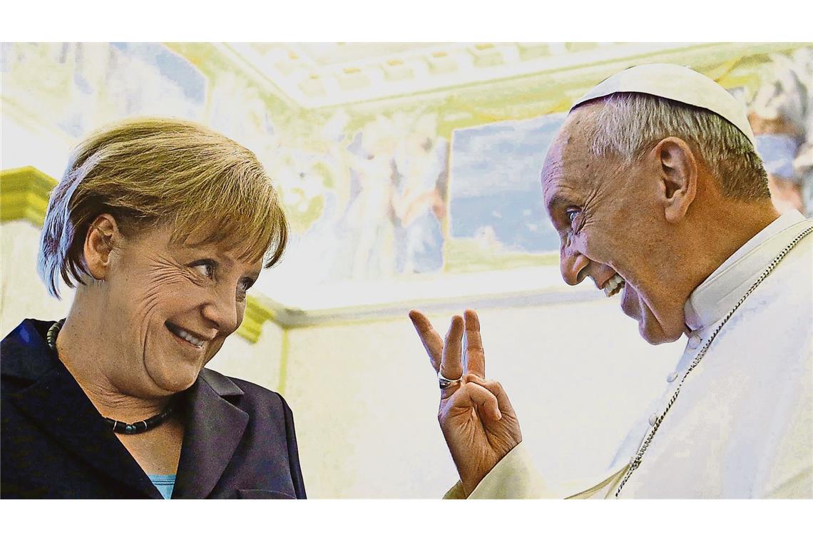 Merkel trauert um „wahren Freund der Menschen“ „Unbeirrbar lagen ihm in seinem zwölfjährigen Pontifikat ganz besonders diejenigen am Herzen, die ihre Stimme nicht selbst erheben konnten“, teilte die frühere Bundeskanzlerin Angela Merkel mit.