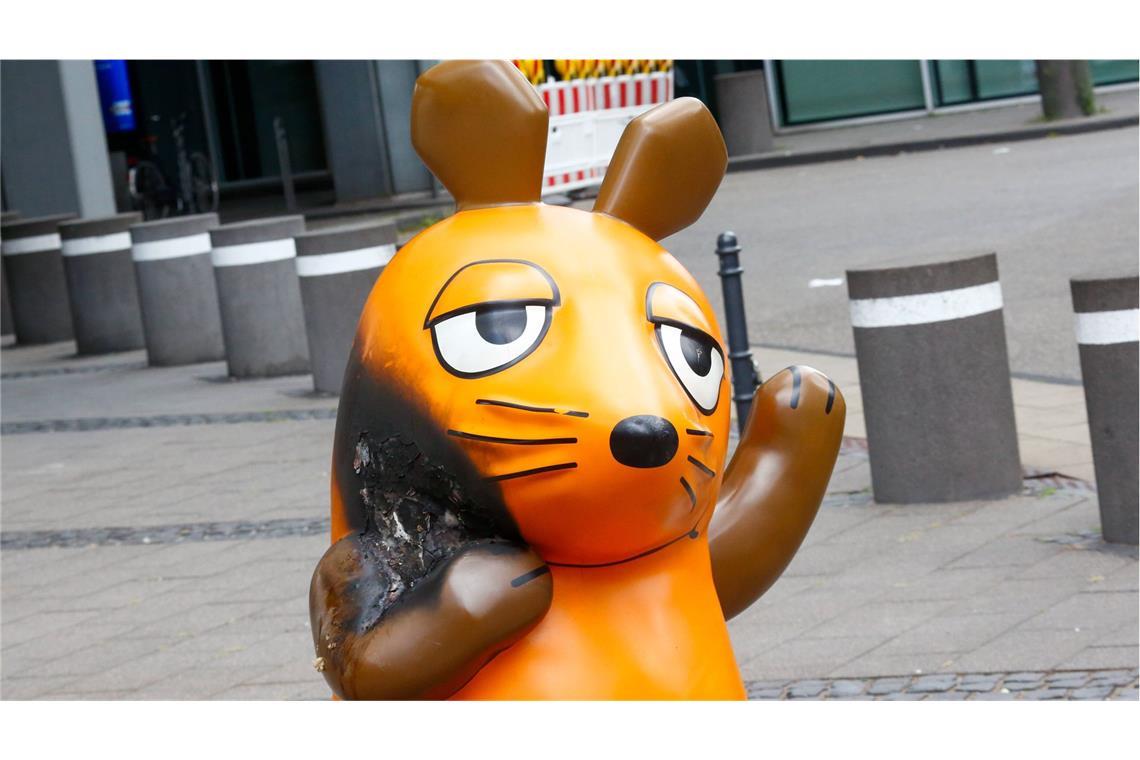 Maus-Figur in Köln angezündet