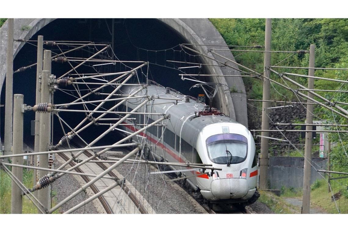 Kabel an Bahnstrecken in Nordrhein-Westfalen beschädigt Unbekannte haben Kabel an Bahnstrecken zerstört. (Symbolbild)