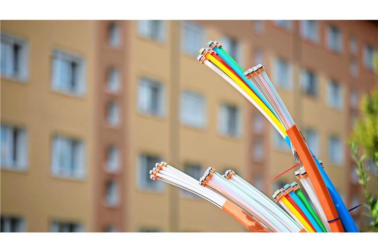 Unbekannte haben mehrere Glasfaserkabel manipuliert. (Symbolfoto)