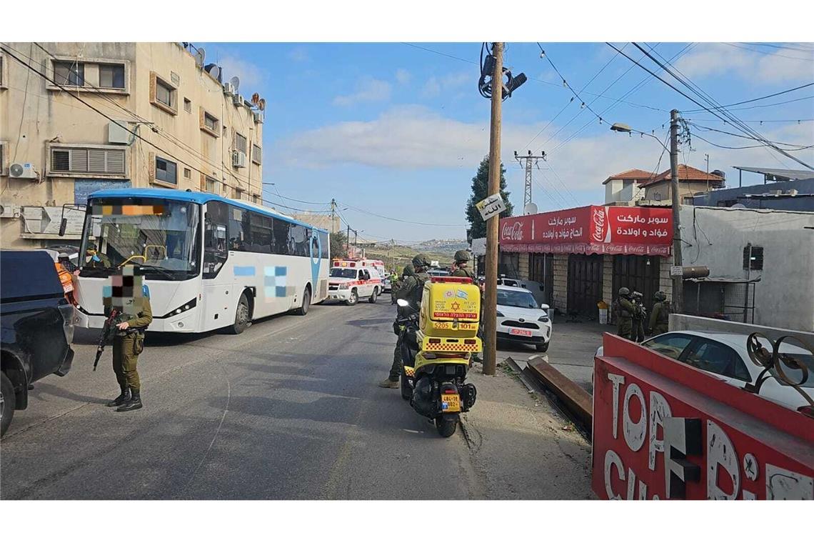 Konflikt im Westjordanland nach Anschlag verschärft Unbestätigten Berichten nach kam es in Reaktion auf den Anschlag zu Übergriffen israelischer Siedler.