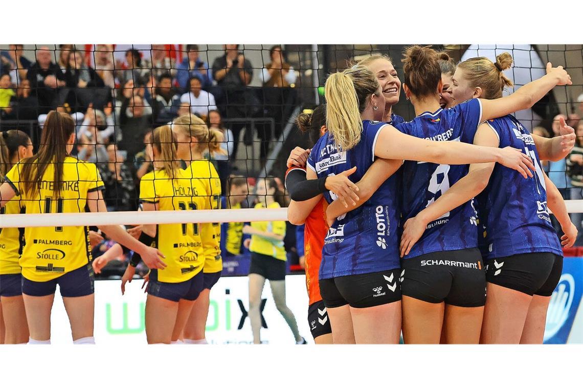 Und am Ende jubeln wieder die Stuttgarter Volleyballerinnen – ein gewohntes Bild in dieser Saison.
