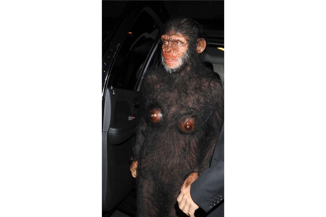 Heidis Klums Halloween-Kostüme: Die spektakulären Looks der vergangenen 25 Jahre Und auch für einen zweiten Look hat es im Jahr 2011 gereicht: Das Topmodel als Affe.