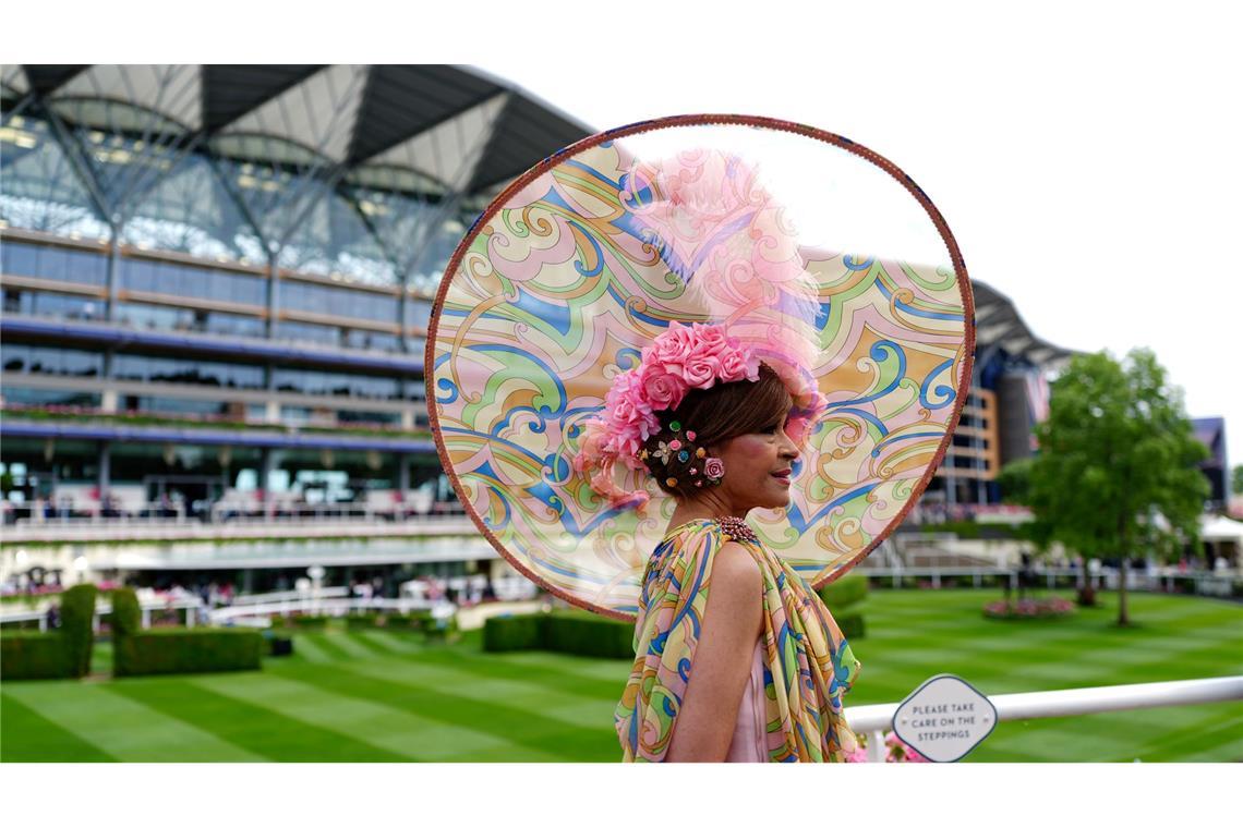 Eine Frage der Hüte: Dresscode beim Pferderennen in Ascot Und auch in unterschiedlichen Größen.