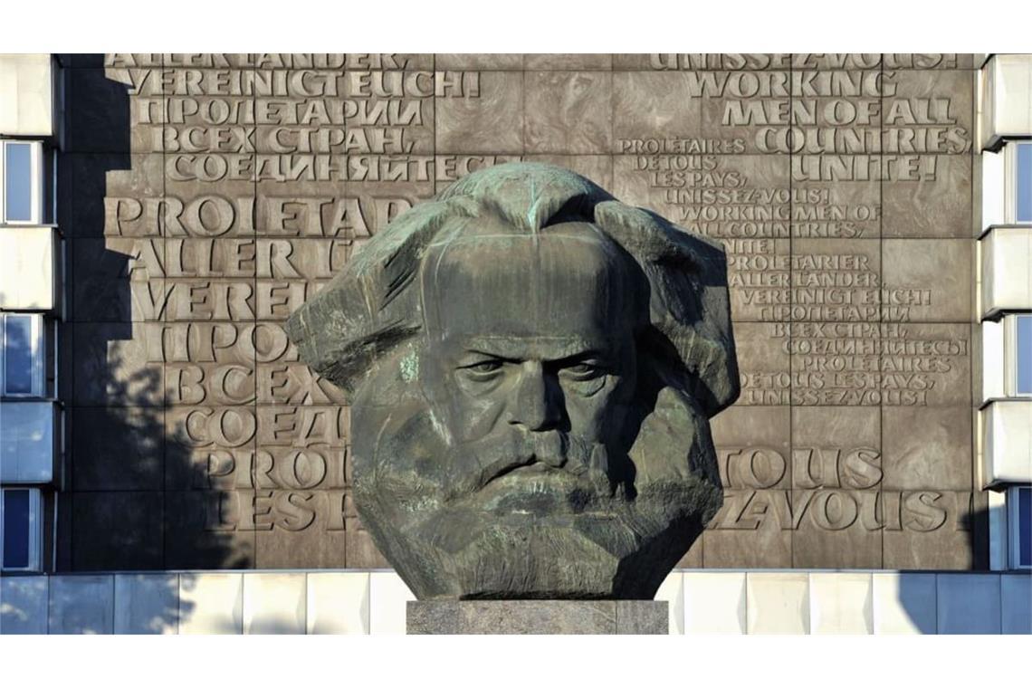 Und das von Marx so hoch geschätzte Proletariat? „Man sehe sich die Arbeiter mit ihren Autos und Mikrowellen doch an – besonders verelendet sehen sie nicht aus“, spottet der US-Wirtschaftsnobelpreisträger Paul Samuelson (1915-2009).