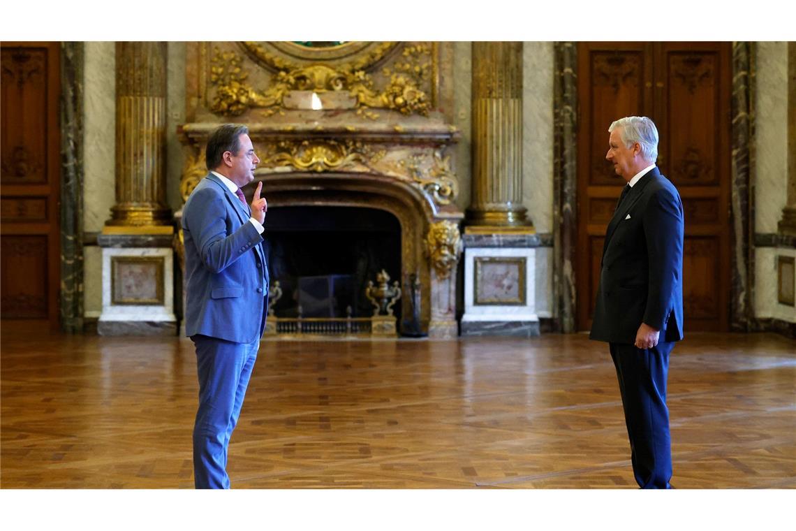 Neue rechtsgeführte Regierung Belgiens vereidigt "Und jetzt an die Arbeit", schrieb der neue Regierungschef Belgiens, Bart De Wever, nach der Vereidigung auf der Plattform X.