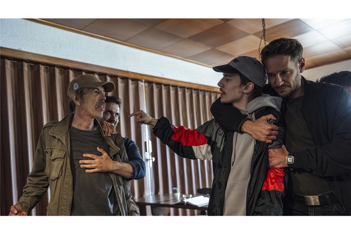 ...und so schnell kommt’s dann zu Handgreiflichkeiten. Gut, dass zufällig gerade Polizei in der Nähe ist.