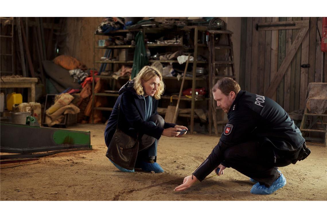 Unfall oder Mord? Charlotte Lindholm (Maria Furtwängler) ermittelt gemeinsam mit Dorfpolizist Olaf Gehrke (Ole Fischer) auf einem Bio-Apfelhof im Alten Land.