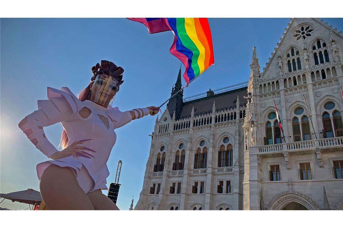 Pride-Parade in Ungarn verboten Ungarns Regierung plant zudem eine Verfassungsänderung, nach der ein Mensch ausschließlich als Mann oder Frau definiert wird. (Archivbild)