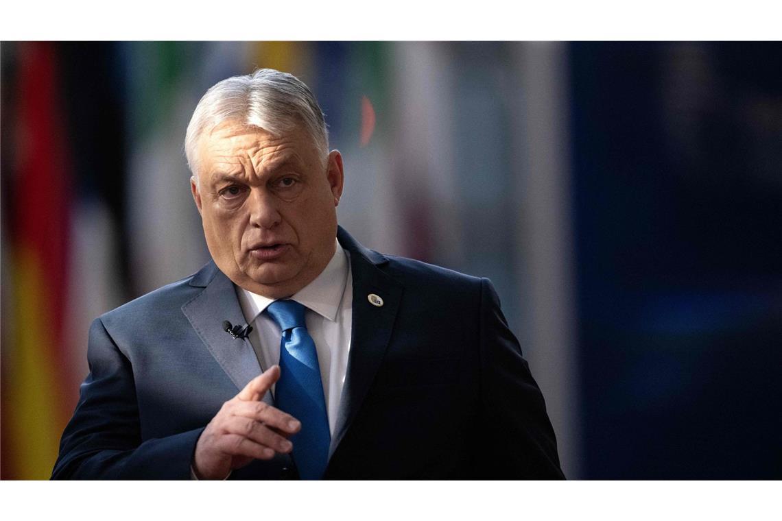 Ungarns Regierungschef Viktor Orbán hat beim EU-Gipfel ein Festhalten an seinem Veto gegen milliardenschwere europäische Finanzhilfen für die Ukraine angekündigt.