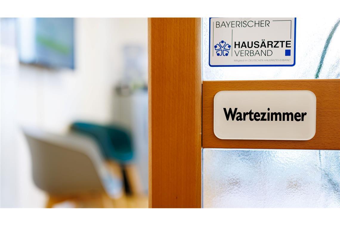Draufzahlen beim Facharzt? – Neues System bei Terminvergabe Union und SPD planen ein neues System für die Terminvergabe beim Arzt. (Archivbild)