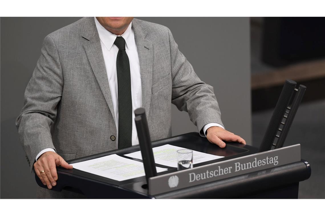 Union will schnellen Wechsel an Bahn-Spitze Unions-Fraktionsvize Lange: "Es gab viele Folien und Charts, aber es wurde wenig von dem umgesetzt, was versprochen wurde."