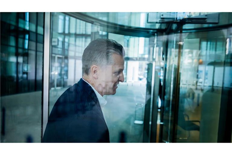 Unions-Vertreter Thorsten Frei auf dem Weg zur nächsten Verhandlungsrunde in der SPD-Zentrale.
