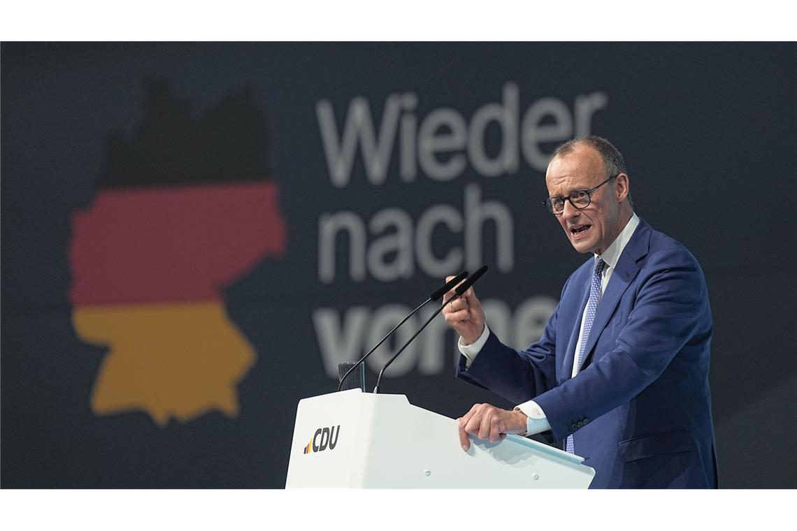 Merz versucht Befreiungsschlag mit klarer Absage an AfD Unionskanzlerkandidat Friedrich Merz kämpft mit dem Verdacht, es könne nach der Wahl eine schwarz-blaue Zusammenarbeit geben. Am Rande des Parteitags gibt es Proteste. Drinnen gibt Merz ein klares Versprechen.