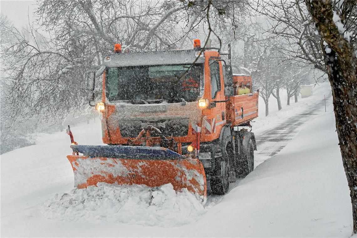 Unklar ist für den Bauhof, wie der Winterdienst verläuft. Unter Umständen müssen auch Fremdfirmen mit ins Boot geholt werden, wenn sehr viel Schnee fällt und nicht alle Flächen auf den beiden Gemarkungen parallel geräumt werden können. Archivfoto: Jörg Fiedler