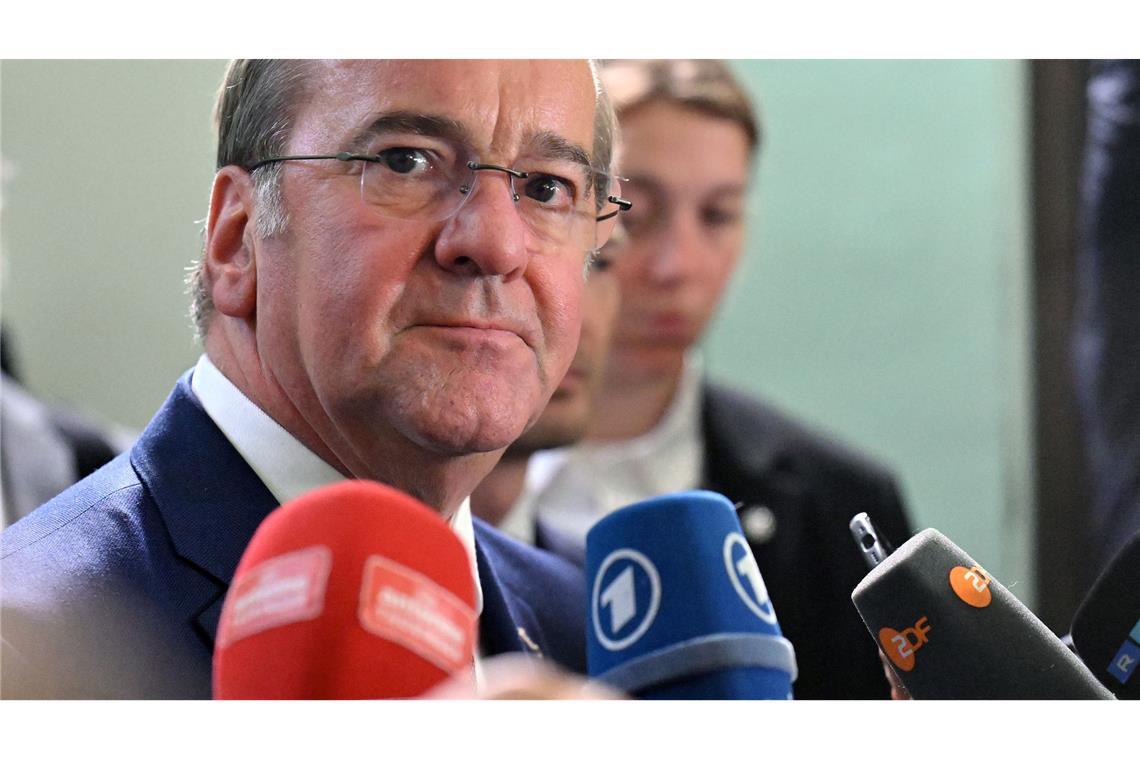 Ost-Länder wollen von Rüstungsmilliarden profitieren "Unsere Hauptaufgabe ist, schnell Verteidigungsfähigkeit und schnell Vollausstattung herbeizuführen", sagt Verteidigungsminister Pistorius.