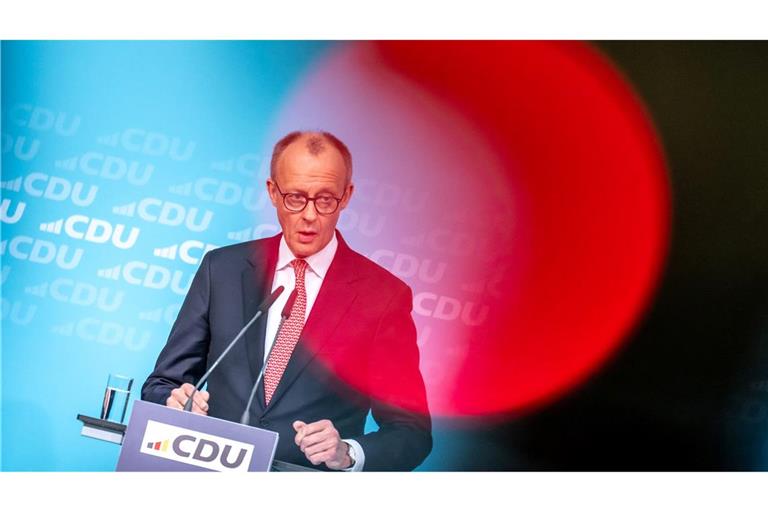 "Unsere Wirtschaft ist noch nicht wieder ausreichend in Schwung", sagt Friedrich Merz.