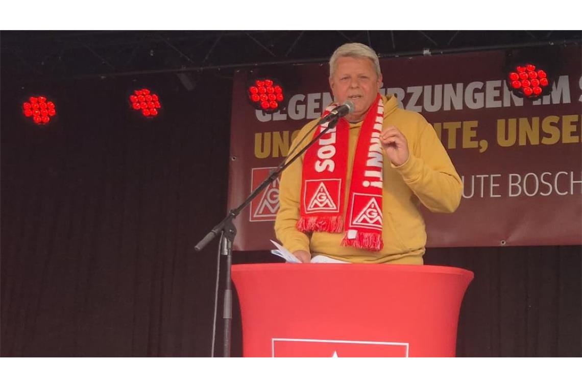 Unter anderem Bosch-Mobility-Betriebsratschef Frank Sell sprach bei der Protestaktion in Feuerbach.