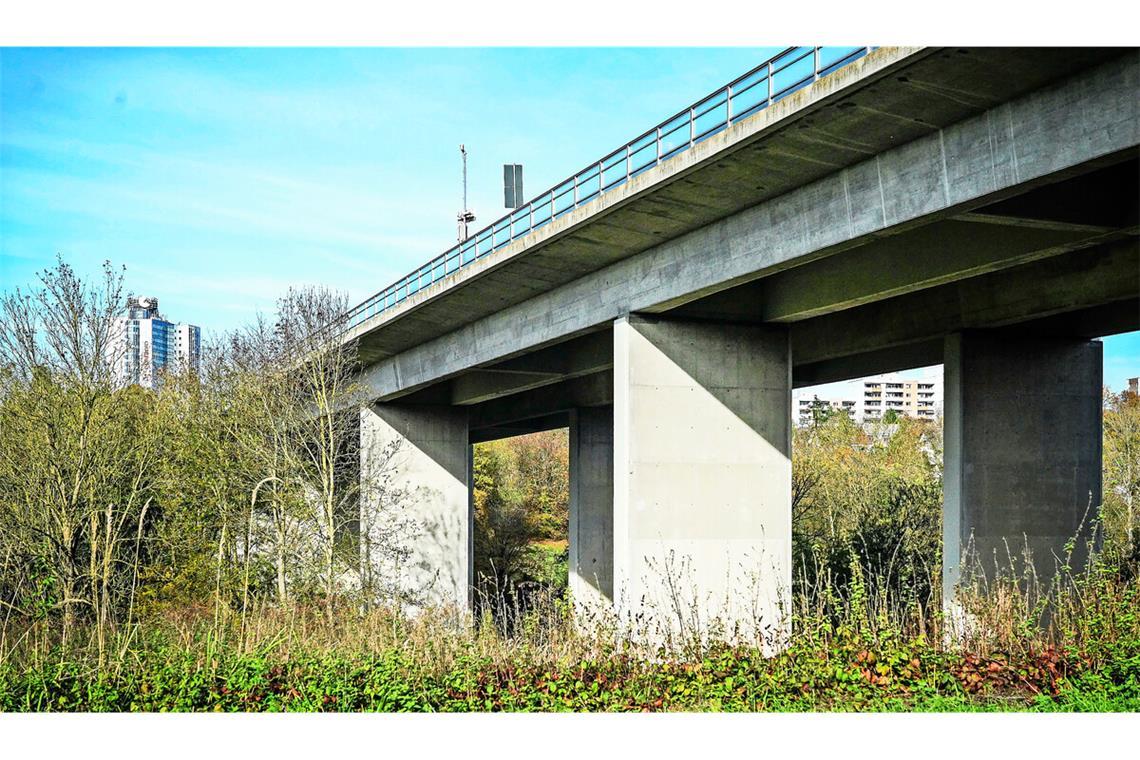 Vier Ingenieurbüros planen 15 Brücken Unter den 15 Brücken, die im Regierungsbezirk Stuttgart abgerissen und neu gebaut werden sollen, befindet sich auch die B-27-Körschtalbrücke.
