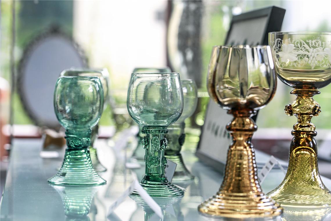 Unter den über 200 Stücken der Schau sind auch filigrane Trinkgläser. Foto: Naturpark