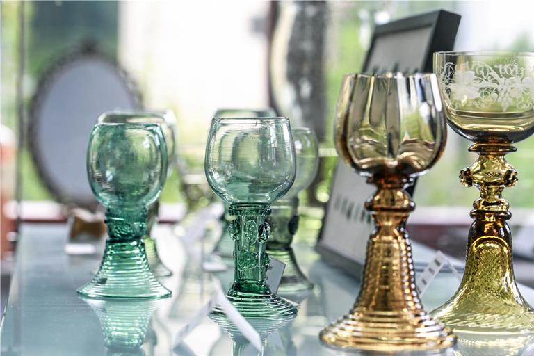 Unter den über 200 Stücken der Schau sind auch filigrane Trinkgläser. Foto: Naturpark