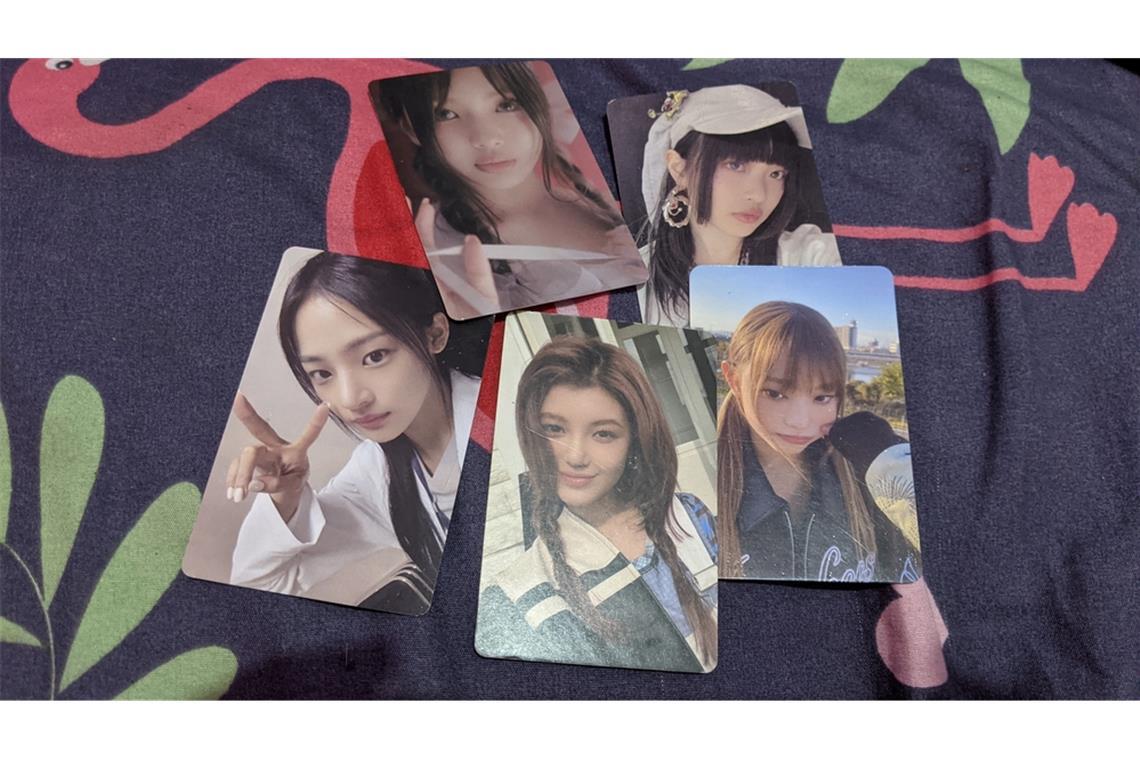 K-Pop-Rechtsstreit eskaliert Unter Fans beliebte Foto-Sammelkarten des Band NewJeans.