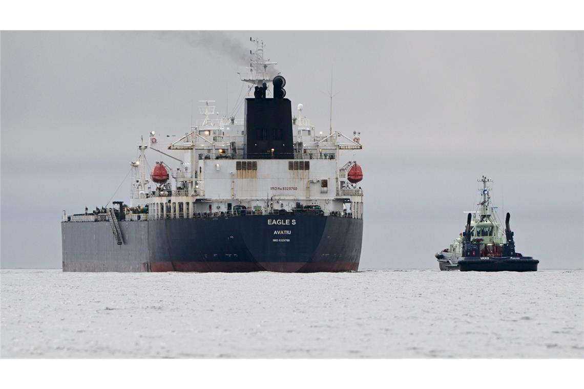 Finnische Ermittler: Kilometerlange Spur am Meeresboden Unter Sabotageverdacht: Der Tanker Eagle S".