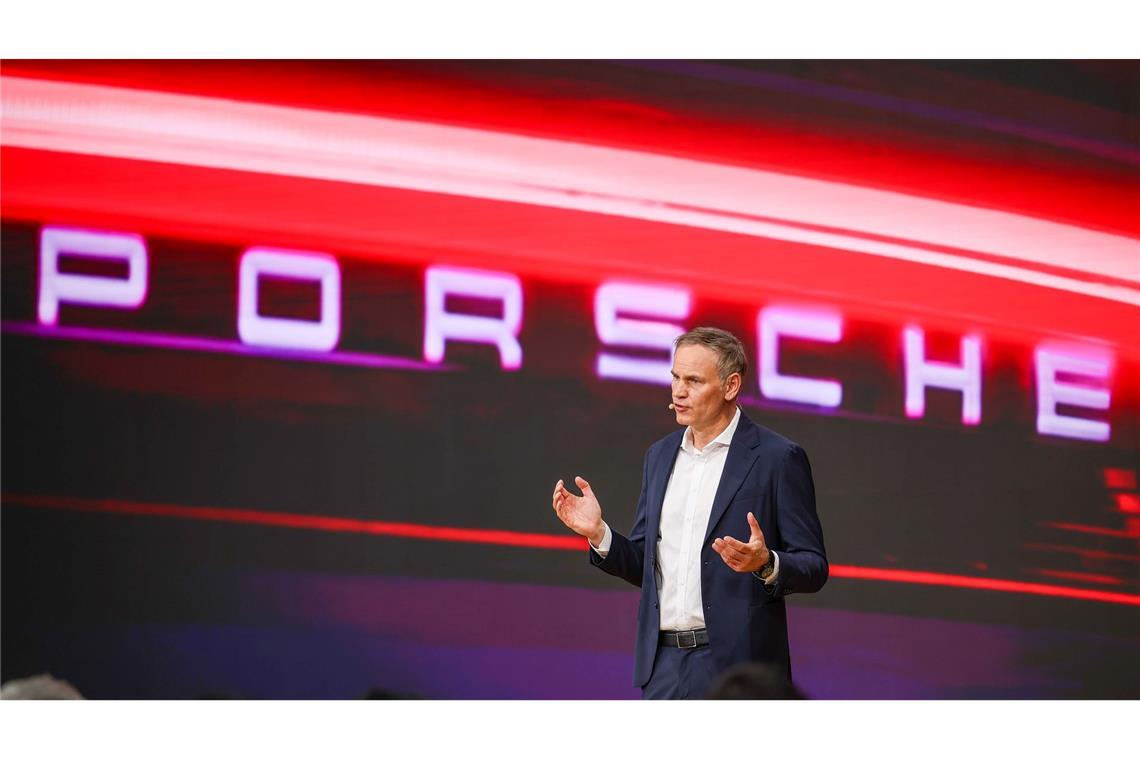 Warum Porsche wieder mehr auf Verbrenner setzt Unter seiner Führung investiert Porsche wieder in die Entwicklung von Verbrenner-Fahrzeugen: Chef Oliver Blume. (Archivbild)