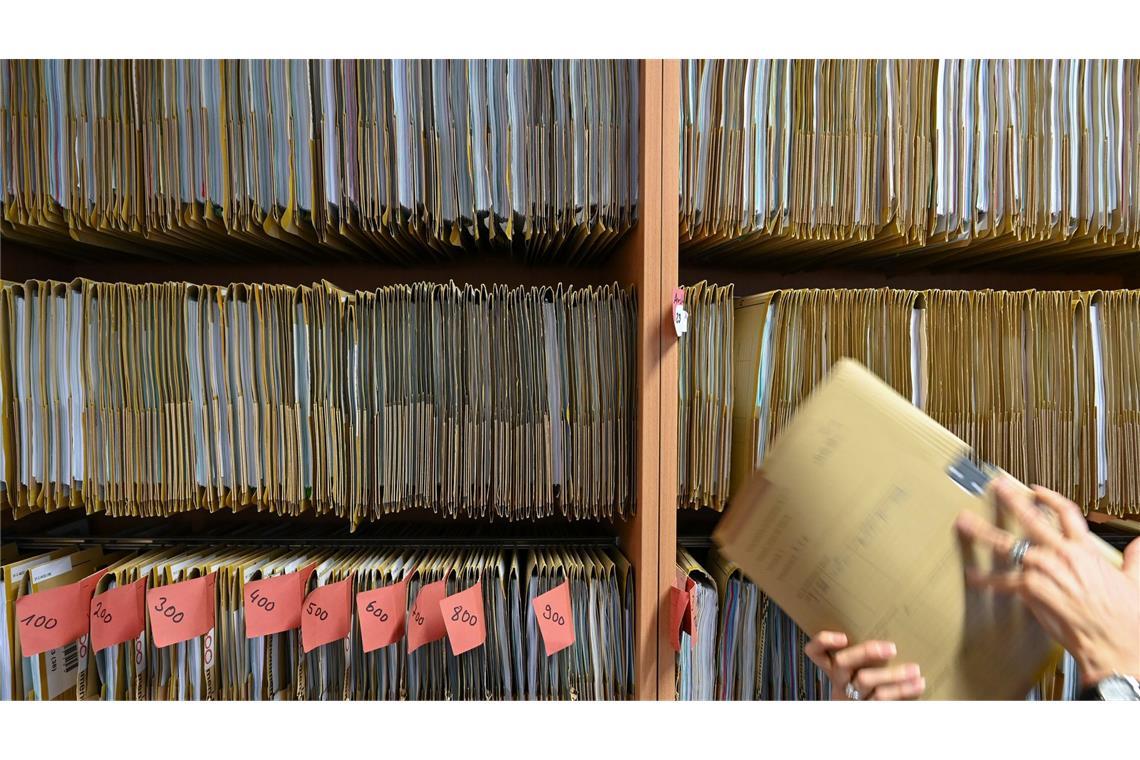 Studie: Bürokratie kostet deutsche Wirtschaft 67 Milliarden Unternehmen in Deutschland müssen eine Vielzahl von Vorschriften erfüllen