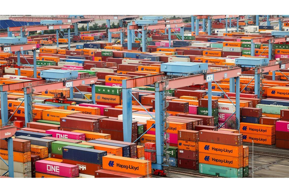 Exporte schrumpfen deutlich - Ausfuhren in USA brechen ein Unternehmen liefern deutlich weniger Waren ins Ausland. (Symbolbild)
