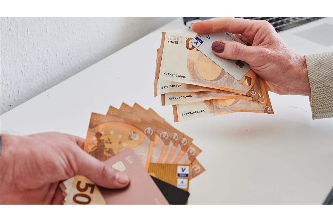 Lohnlücke zwischen Frauen und Männern wird kleiner Unterschiedliche Bezahlung zwischen Männern und Frauen (Symbolbild).