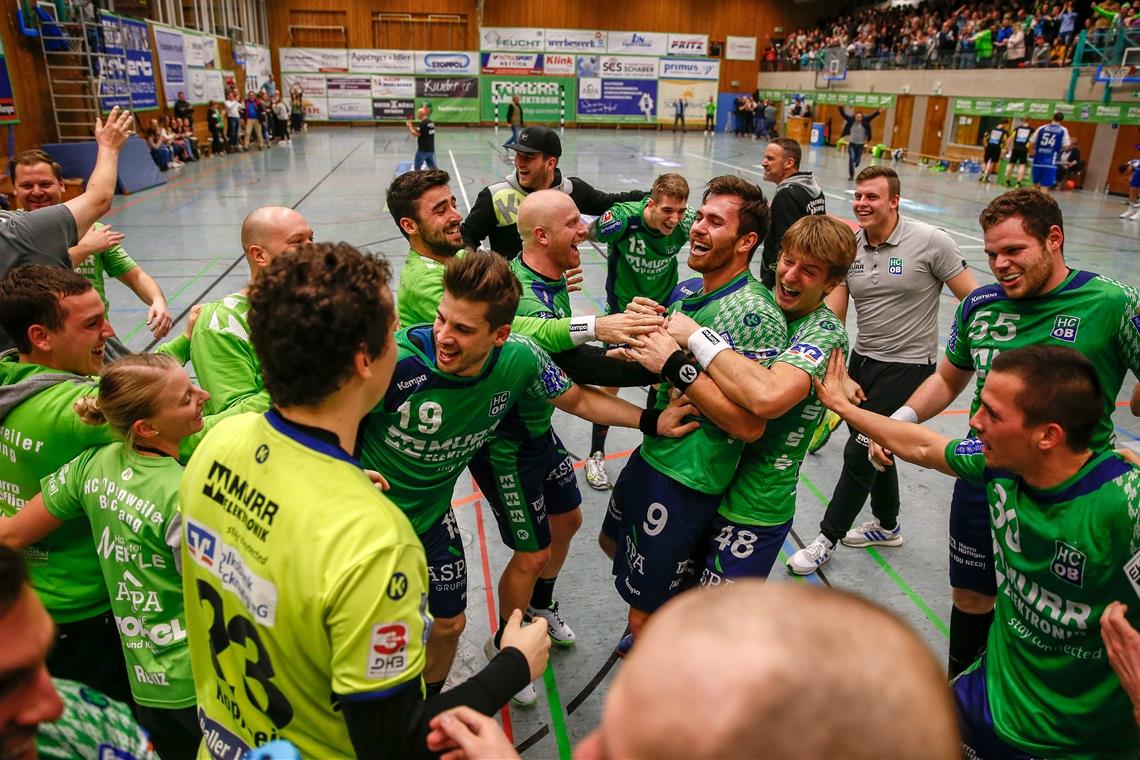 Ruben Sigle ist ein prägender HCOB-Spieler einer ganzen Dekade Unvergessen ist der Freudentaumel nach dem Siegtreffer von Ruben Sigle (Nummer 9) per Freiwurf gegen Horkheim. Foto: Alexander Becher