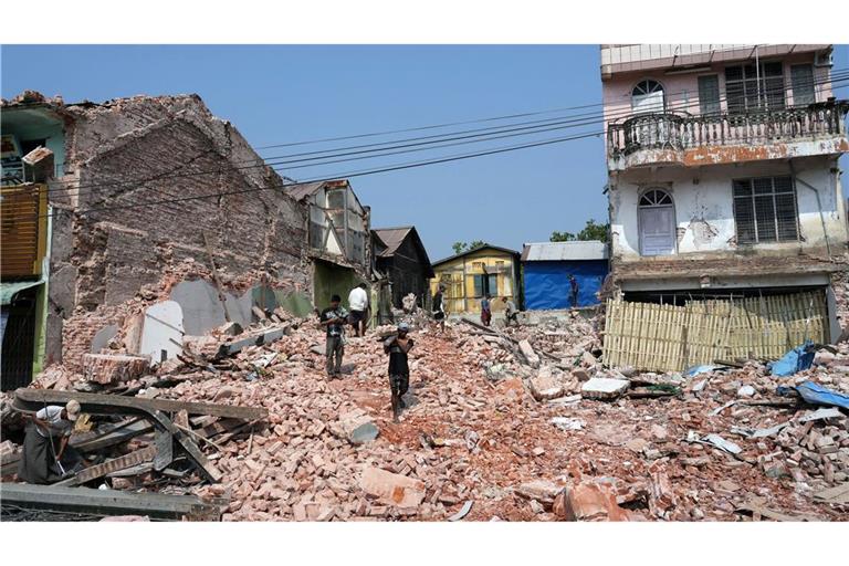 Unzählige Häuser stürzten bei dem Erdbeben der Stärke 7,7 ein. (Archivbild)