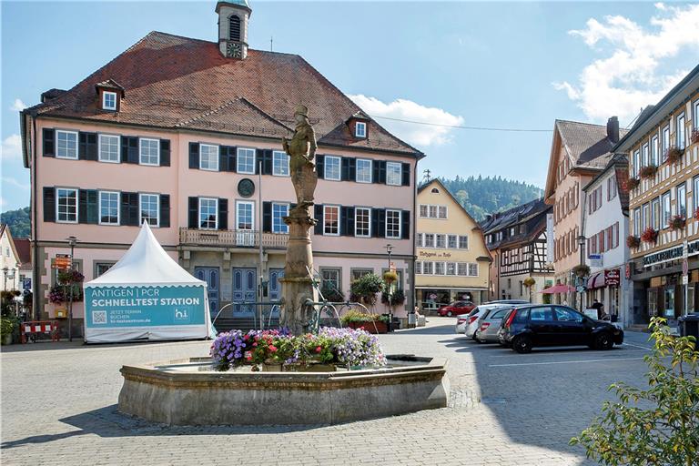 Unzumutbar seien die Zustände für die Mitarbeiter, so der Bürgermeister. Das Rathaus muss daher dringend saniert werden. Foto: J. Fiedler