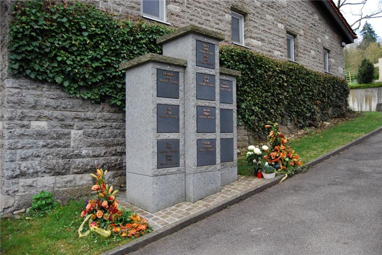 Urnenstelen am Friedhof in Murrhardt. Archivfoto: Elisabeth Klaper